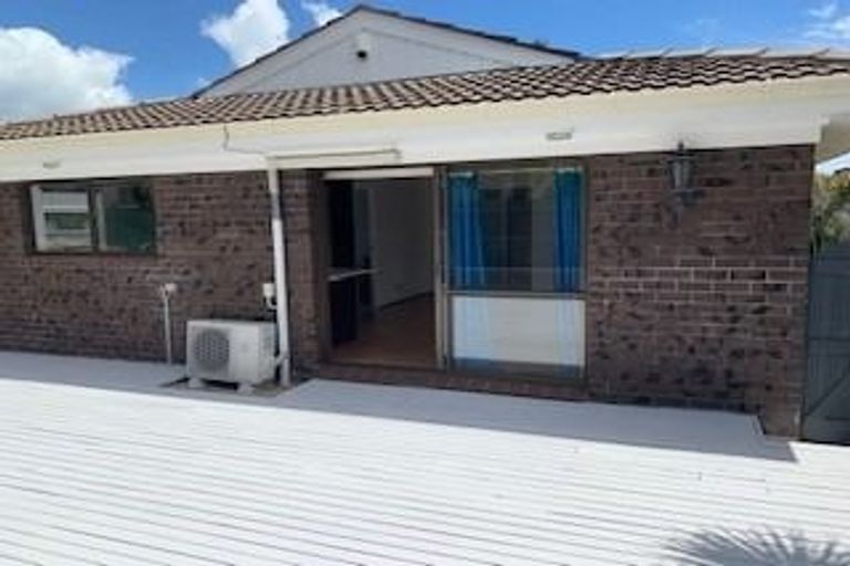 Photo of property in 1/50 Edgeworth Road, Glenfield, Auckland, 0629