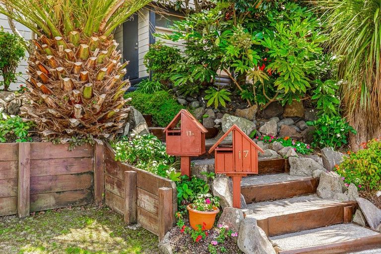 Photo of property in 17 Da Vinci Place, West Harbour, Auckland, 0618