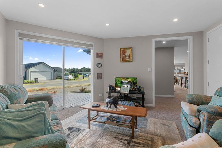 Photo of property in 2 Park Crescent, Mangawhai Heads, Mangawhai, 0505