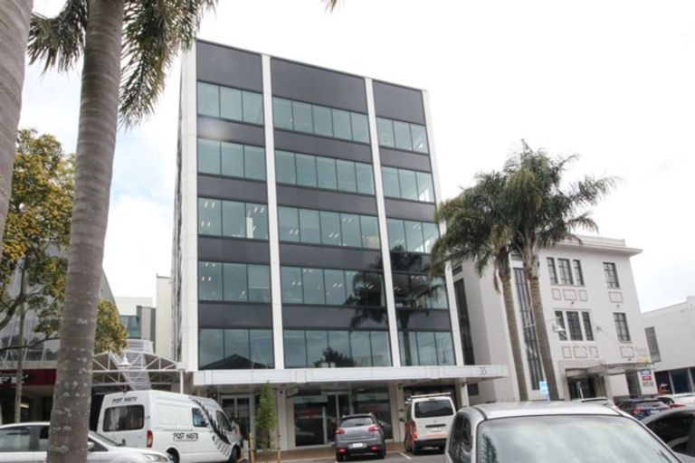 Photo of property in 35 Grey Street, Feilding, 4702