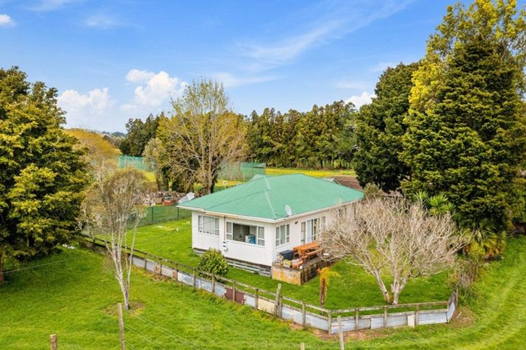 Photo of property in 51 Smith Road, Kumeu, 0891