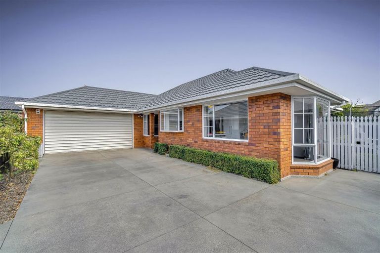 Photo of property in 2/141 Withells Road, Avonhead, Christchurch, 8042