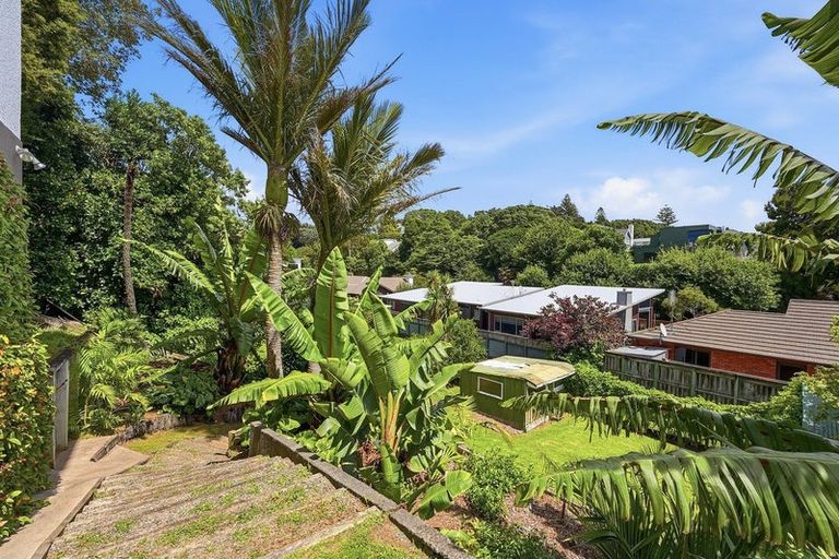 Photo of property in 6 Ridge Lane, New Plymouth, 4310