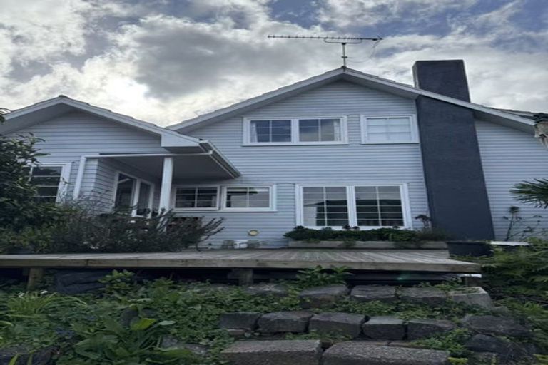 Photo of property in 50 Peter Terrace, Castor Bay, Auckland, 0620