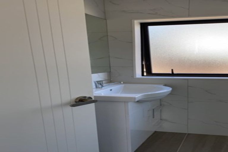 Photo of property in 10 Han Court, Glen Eden, Auckland, 0602