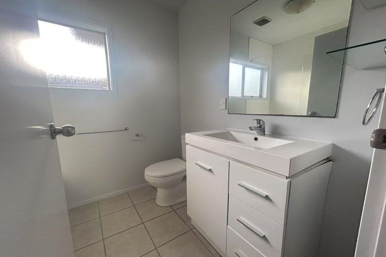 Photo of property in 7b Woodbank Drive, Glen Eden, Auckland, 0602