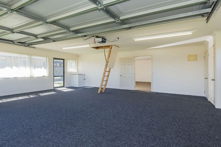 Photo of property in 96 Pitt Avenue, Clendon Park, Auckland, 2103
