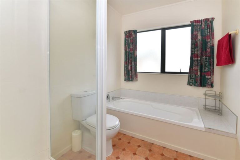 Photo of property in 2/12 Sundown Avenue, Manly, Whangaparaoa, 0930