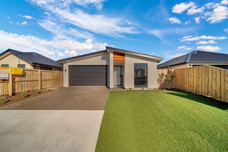 Photo of property in 21 Ellmers Street, Woodend, 7691