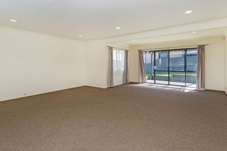 Photo of property in 96 Pitt Avenue, Clendon Park, Auckland, 2103
