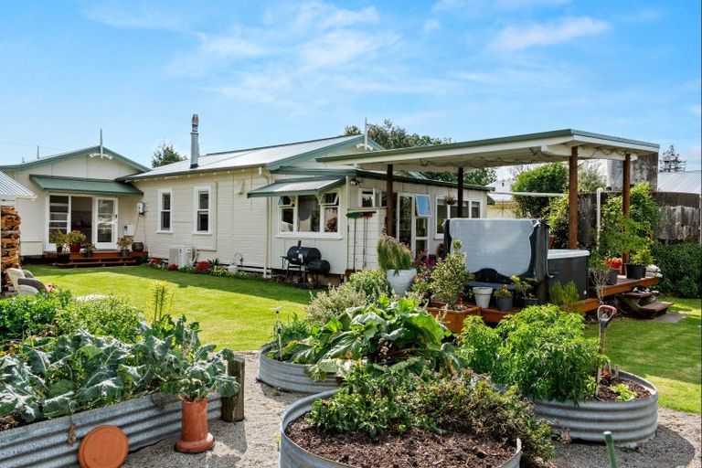 Photo of property in 6 Kanakanaia Road, Te Karaka, 4022