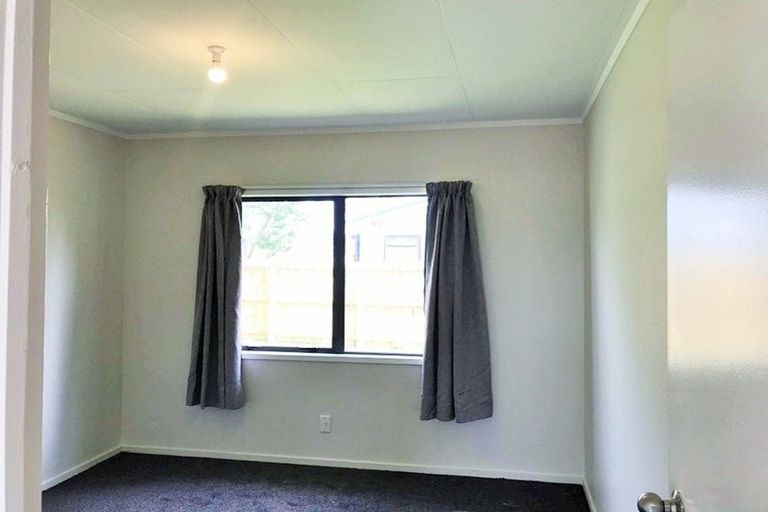 Photo of property in 2/5 Solveig Place, Randwick Park, Auckland, 2105