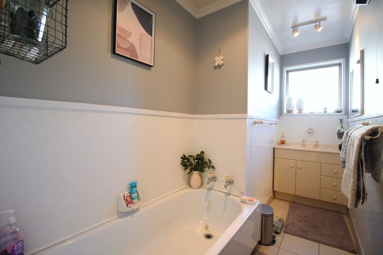 Photo of property in 24 Arnott Street, Alexandra, 9320