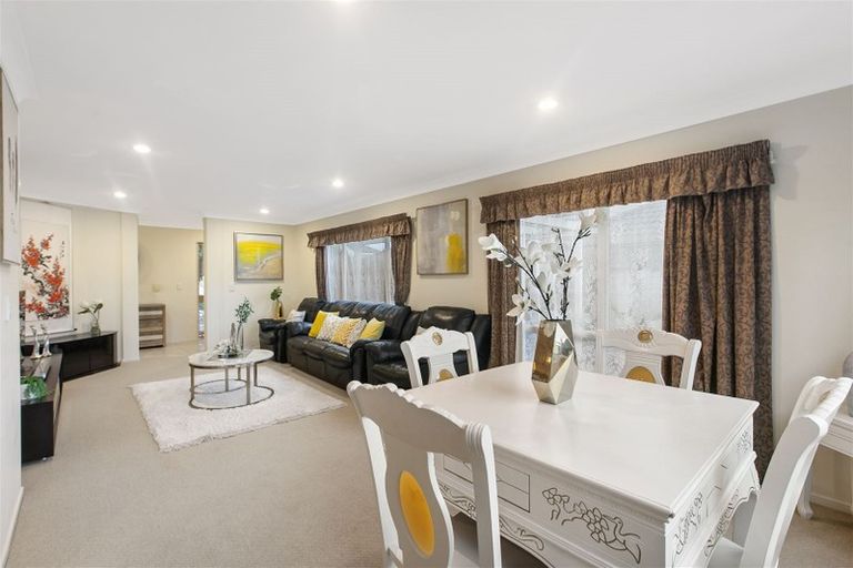 Photo of property in 16 Coachman Drive, Flat Bush, Auckland, 2016