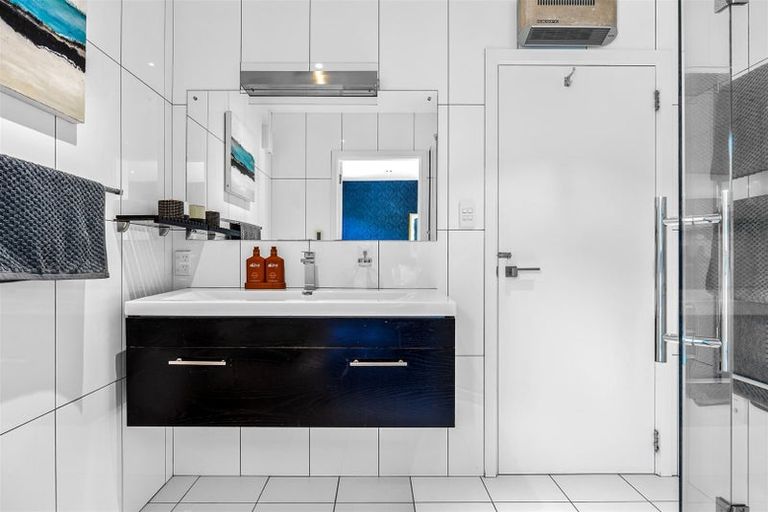 Photo of property in 1/5 Whareora Terrace, Cashmere, Christchurch, 8022