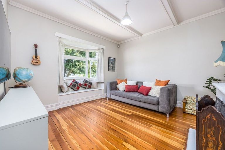 Photo of property in 8 Craigbank Avenue, New Lynn, Auckland, 0600