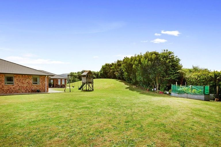 Photo of property in 50 Bing Lucas Drive, Tawa, Wellington, 5028