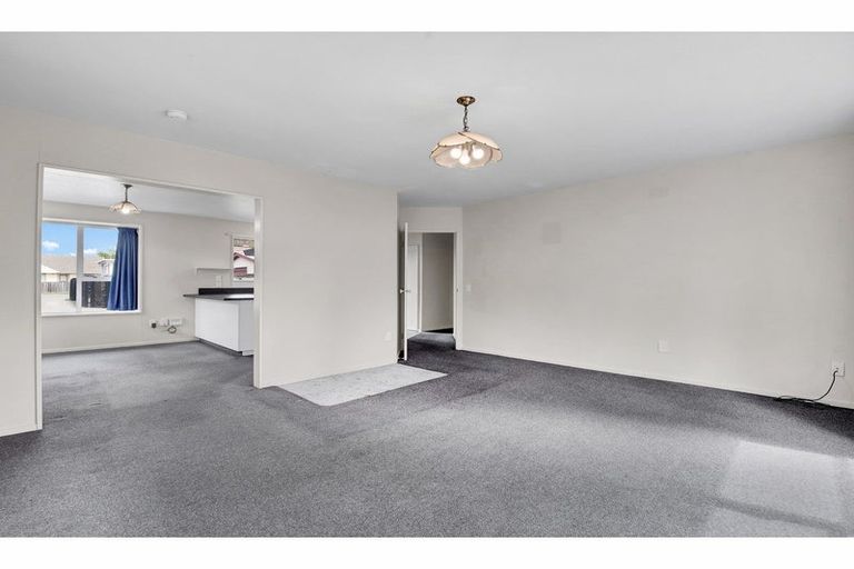 Photo of property in 2/86 Aorangi Road, Bryndwr, Christchurch, 8053