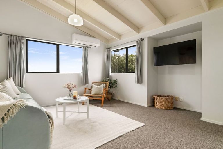 Photo of property in 2/32 Hand Road, Helensville, 0800