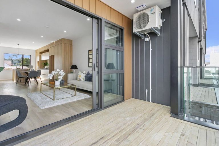 Photo of property in 2/1 Egremont Street, Belmont, Auckland, 0622