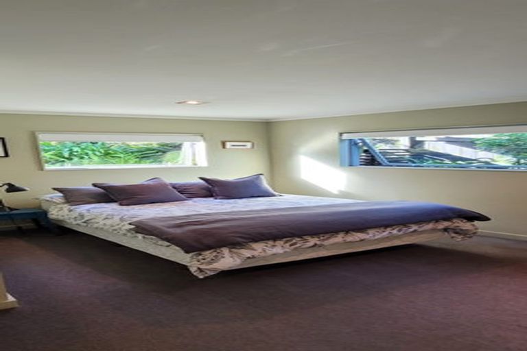 Photo of property in 28 Veale Road, Frankleigh Park, New Plymouth, 4310