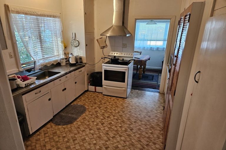 Photo of property in 34 Eastglen Road, Glen Eden, Auckland, 0602