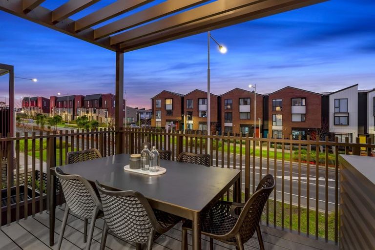 Photo of property in 10/4 Matimati Place, Hobsonville, Auckland, 0616