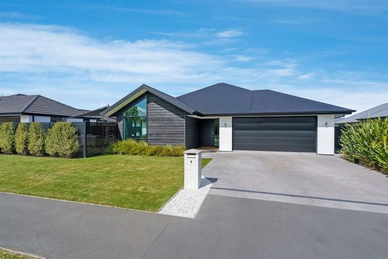 Photo of property in 8 Bronco Drive, Aidanfield, Christchurch, 8025