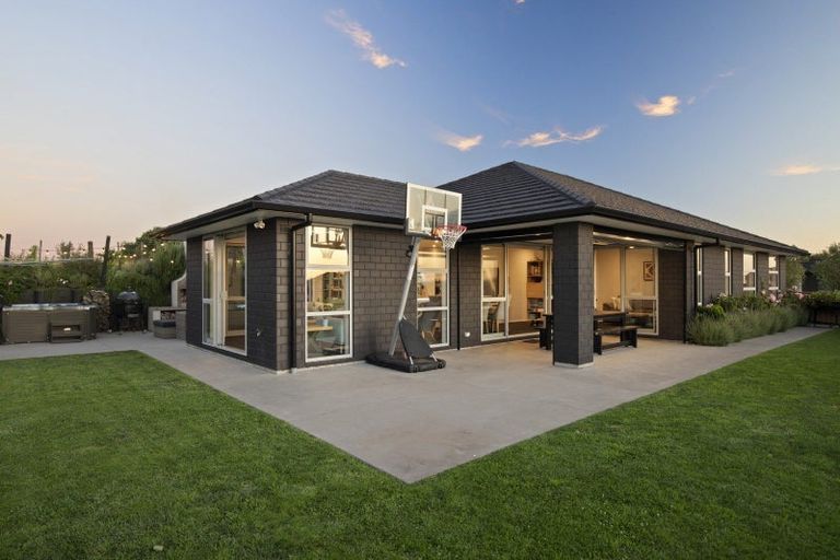 Photo of property in 120 Lisle Farm Drive, Pukekohe, 2120