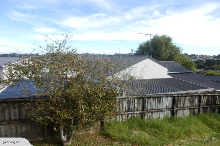 Photo of property in 1/884 East Coast Road, Northcross, Auckland, 0630