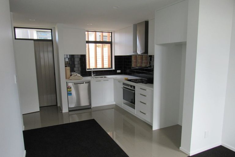 Photo of property in 3/15 Chivalry Road, Glenfield, Auckland, 0629