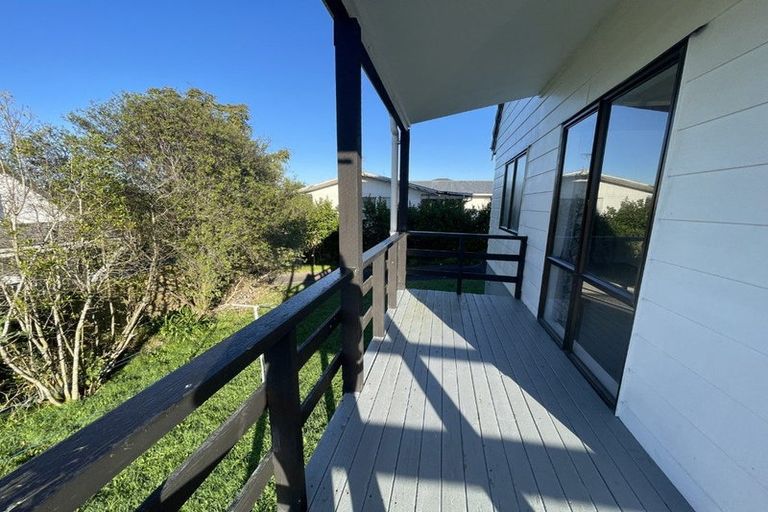 Photo of property in 1/36 Cyclarama Crescent, Massey, Auckland, 0614