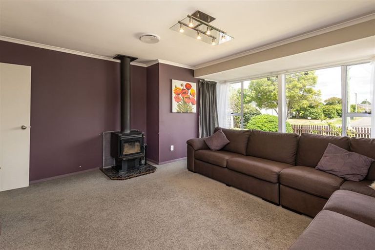 Photo of property in 24 Ealing Street, Redwood, Christchurch, 8051