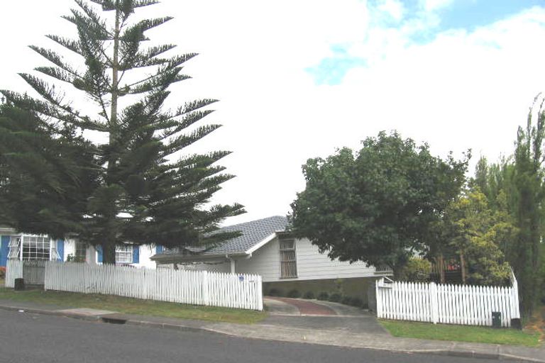 Photo of property in 92 Lynn Road, Bayview, Auckland, 0629