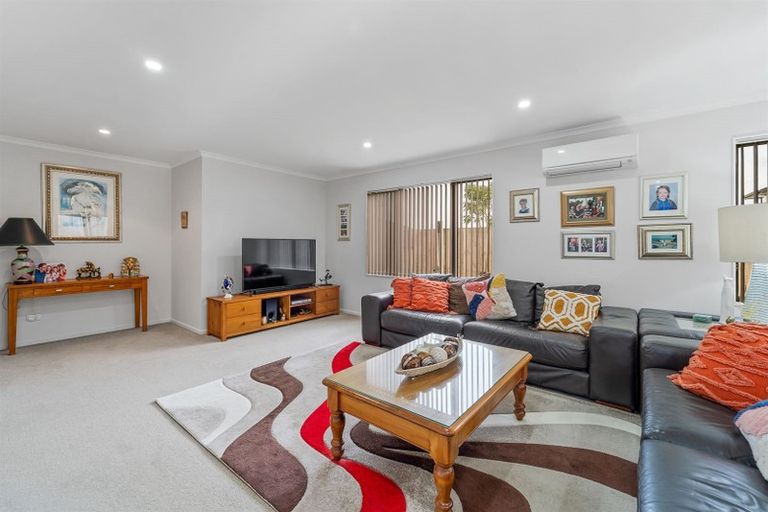 Photo of property in 18 Maylee Crescent, Gulf Harbour, Whangaparaoa, 0930