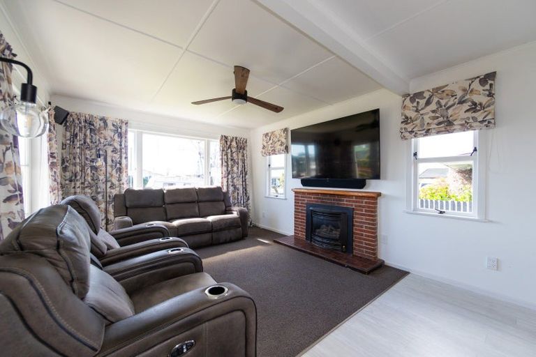 Photo of property in 17 Folkestone Drive, Flaxmere, Hastings, 4120