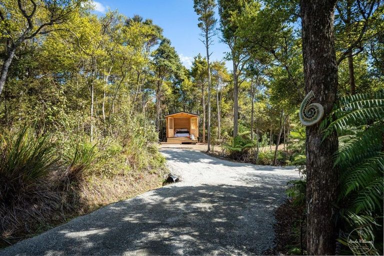 Photo of property in 15 Lancewood Lane, Pahi, Paparoa, 0571