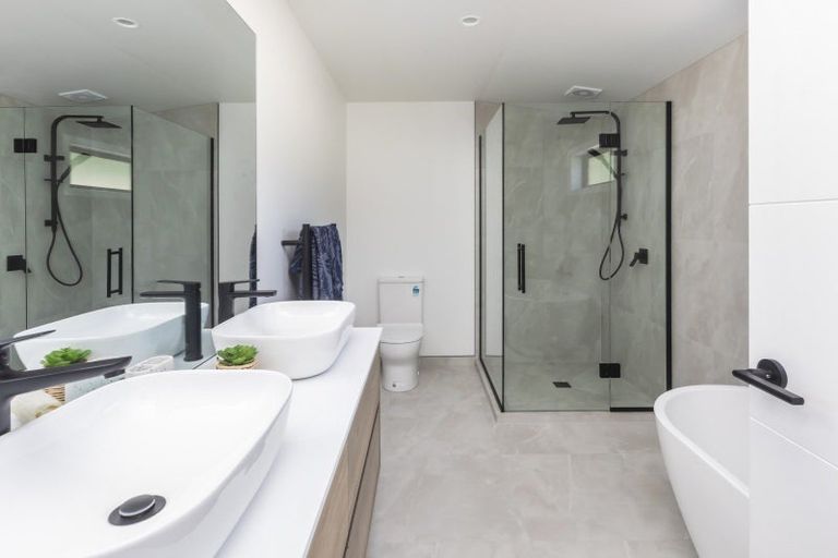 Photo of property in 17 Aratoro Place, Mount Pleasant, Christchurch, 8081