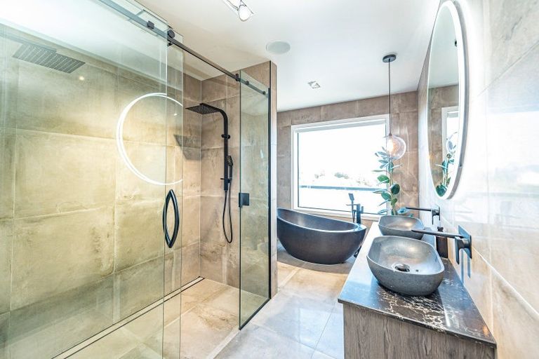 Photo of property in 24 Golf Vue Place, Castlecliff, Whanganui, 4501