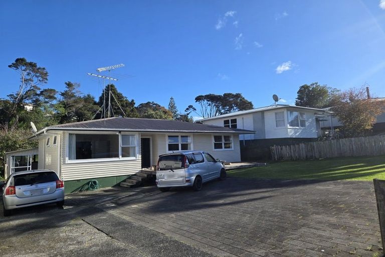 Photo of property in 11 Halberg Street, Glenfield, Auckland, 0629