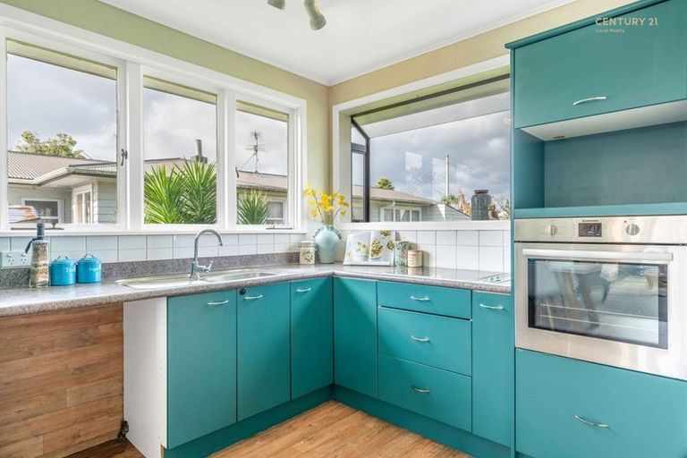 Photo of property in 4 Braeburn Place, Takanini, 2112