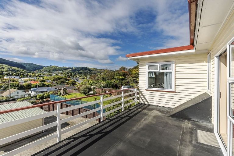 Photo of property in 353 Main Road, Tawa, Wellington, 5028