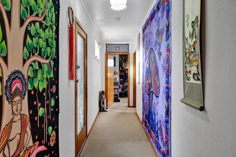 Photo of property in 6 Charles Major Place, Hawera, 4610