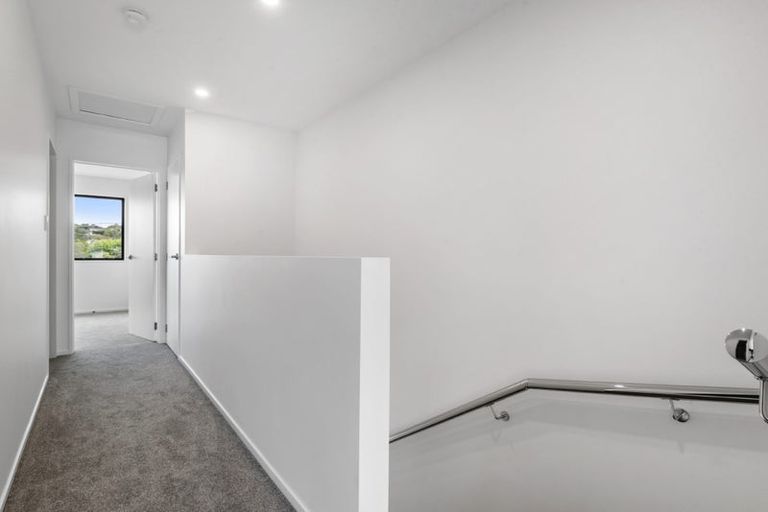 Photo of property in 8/94 Godley Road, Green Bay, Auckland, 0604