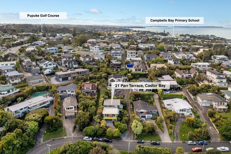 Photo of property in 21 Parr Terrace, Castor Bay, Auckland, 0620