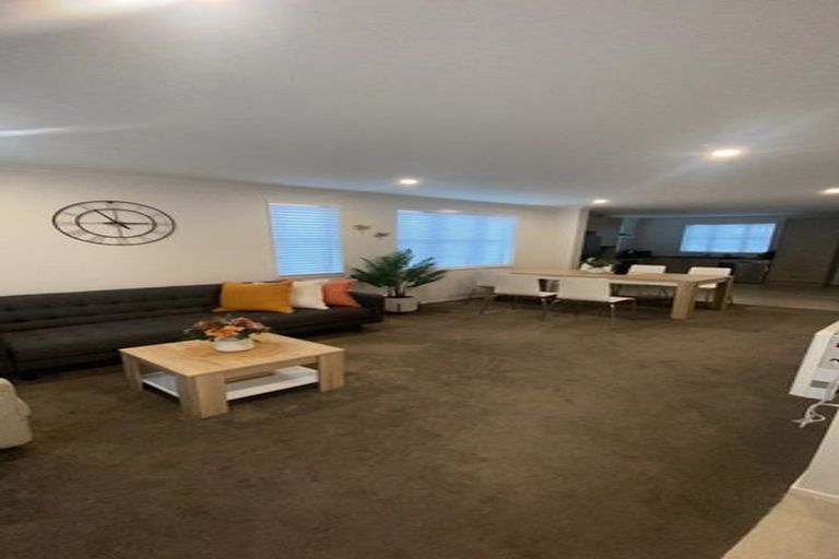 Photo of property in 15 Saddleback Crescent, Papakura, 2110