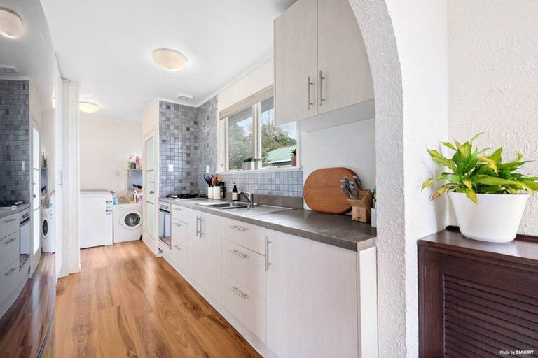 Photo of property in 48 Captain Scott Road, Glen Eden, Auckland, 0602