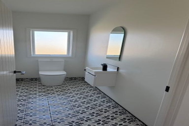 Photo of property in 32 West Place, Greenmeadows, Napier, 4112