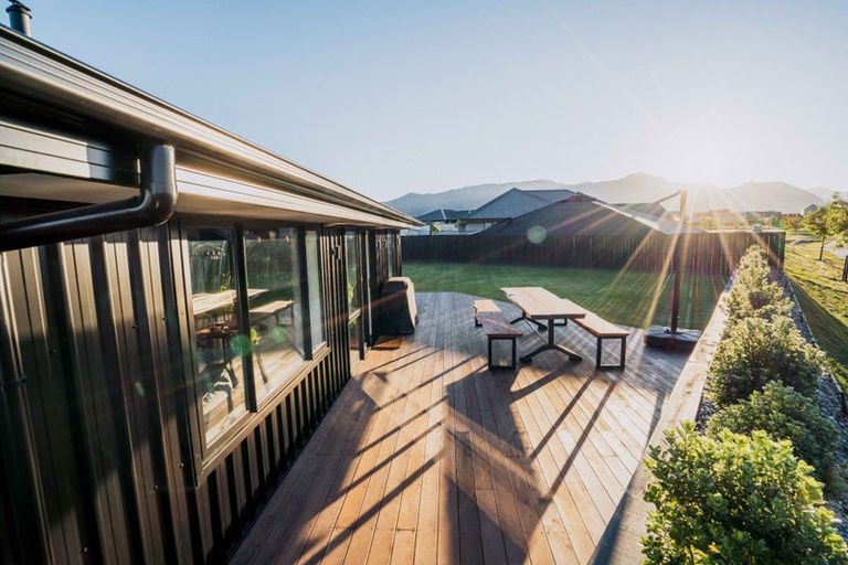 Photo of property in 5 Tahi Street, Albert Town, Wanaka, 9305