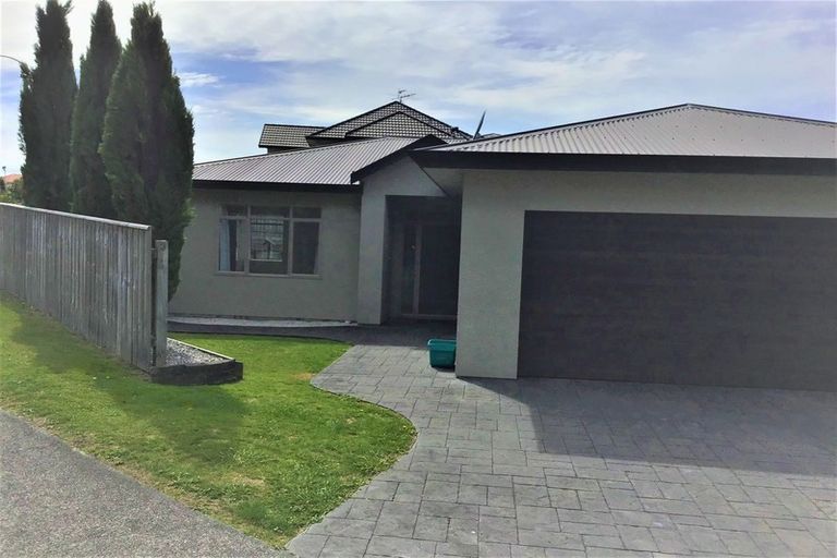 Photo of property in 3 Chippenham Grove, Churton Park, Wellington, 6037